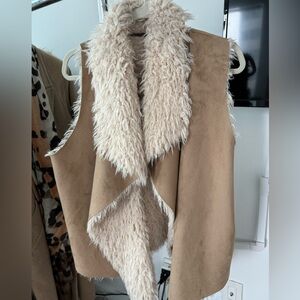 Cute classic tan suede and sherpa lined vest - size XL